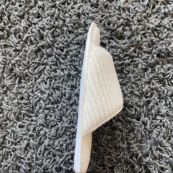 Chenille cream colored slippers - Picture 2 of 6